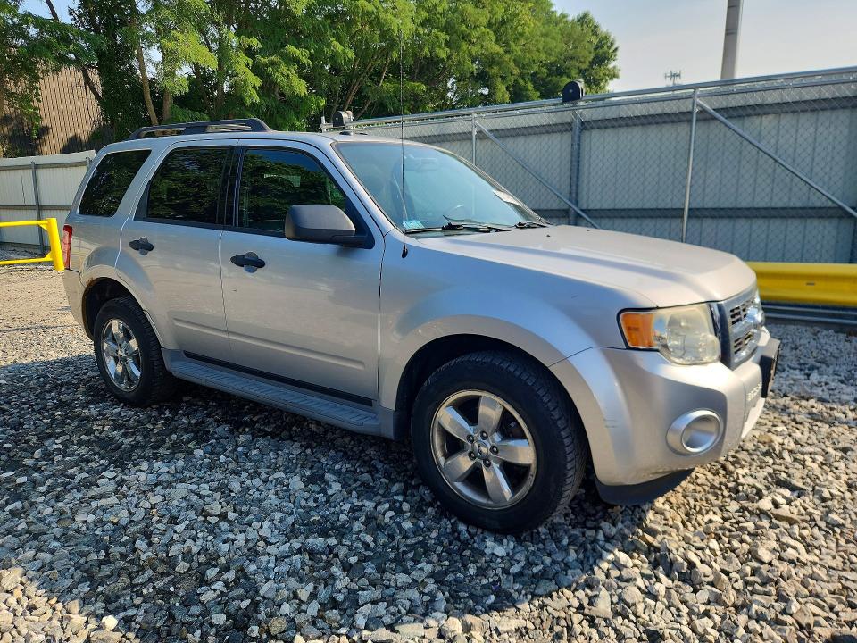 2011 Ford Escape VIN 1FMCU9DG2BKA21707 COPART salvage auction — UNDERCARRIAGE, Ma - Cert Of Title-Reconstrctd Coll, sold $400 on 2026-07-04 (photo 4)