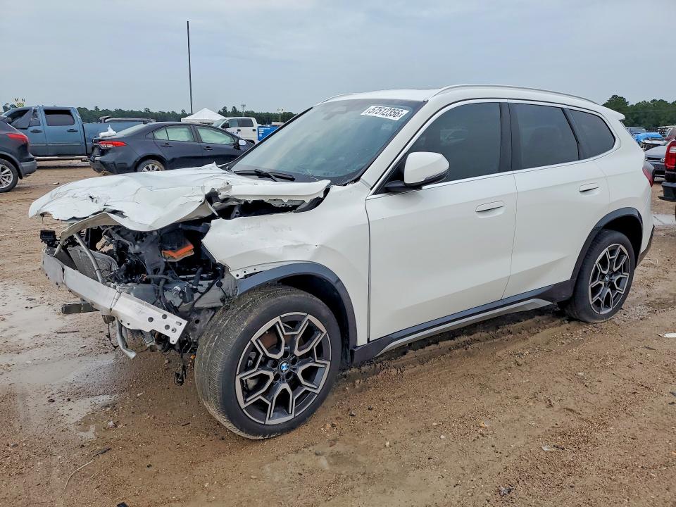 2025 BMW X1 VIN WBX73EF05S5156540 COPART salvage auction — FRONT END, Il - Salvage Certificate, sold $10,300 on 2026-07-09 (photo 1)