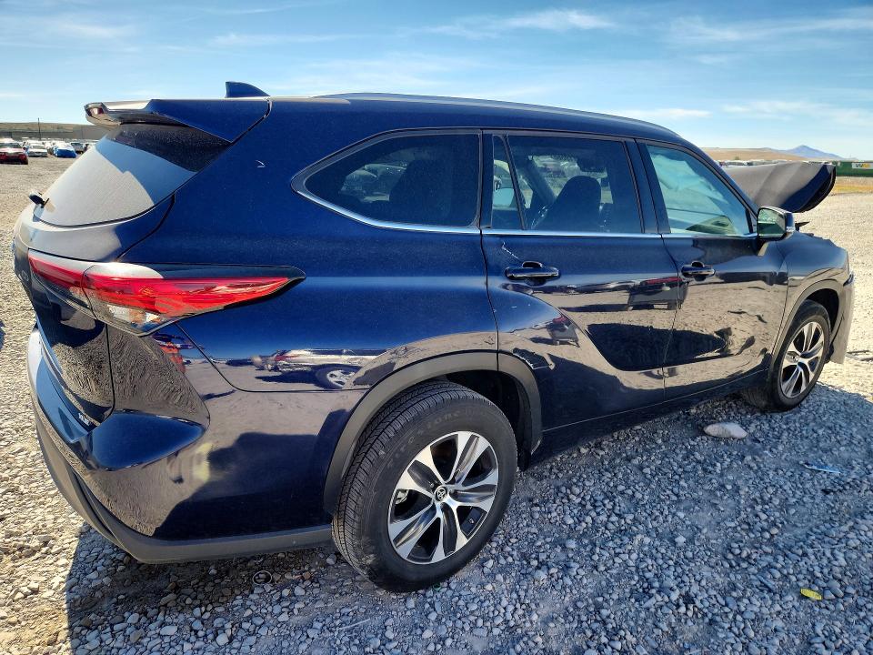 2022 Toyota Highlander VIN 5TDGZRAH6NS117132 COPART salvage auction — FRONT END, Nv - Certificate Of Title, sold $13,200 on 2026-07-24 (photo 3)