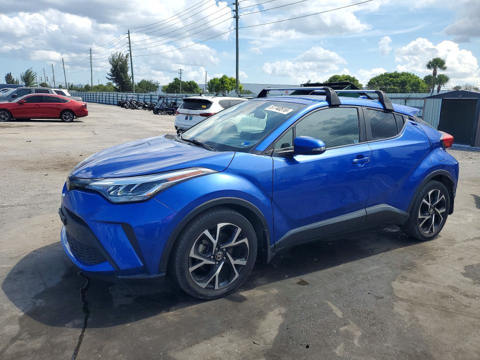 2022 Toyota C-hr VIN NMTKHMBX0NR142189 COPART salvage auction — MINOR DENT/SCRATCHES, Salvage Title, sold $11,400 on 2026-07-27 (photo 1)