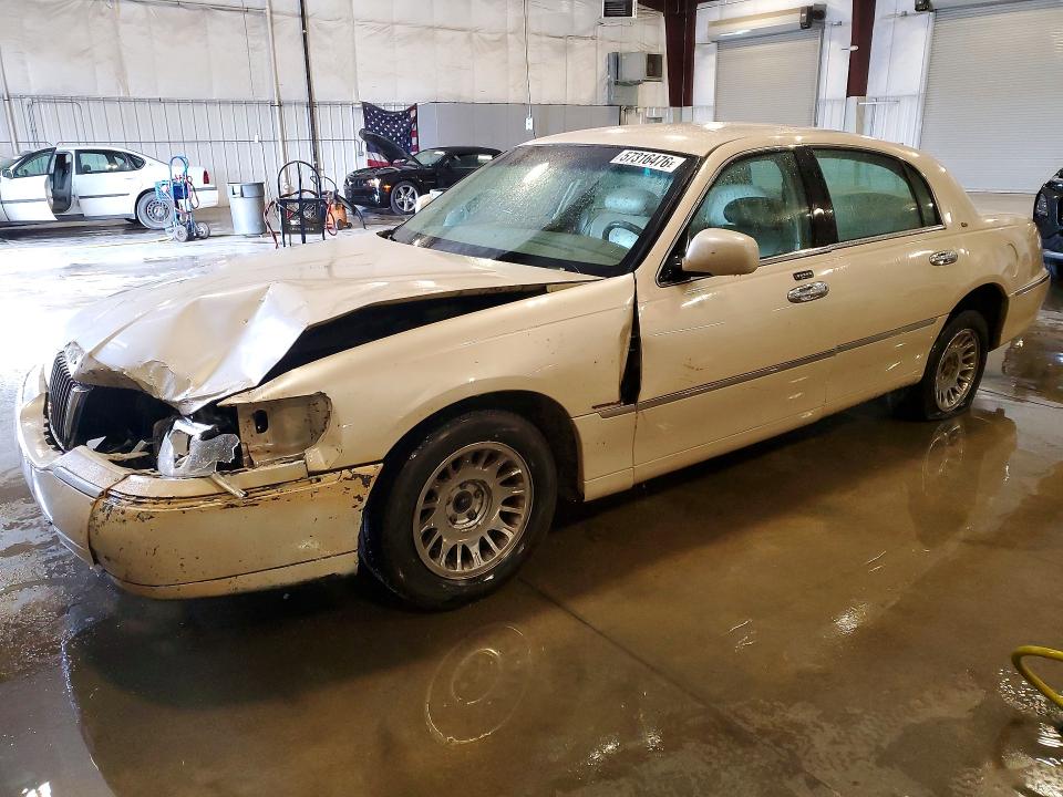 2001 Lincoln TOWN CAR VIN 1LNHM83W71Y701168 COPART salvage auction — FRONT END, MN - CERT OF TITLE-PRIOR SALVAGE, sold $70 on 2026-07-27 (photo 1)