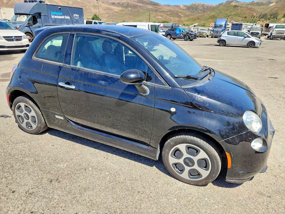 2015 Fiat VIN 3C3CFFGE9FT667049 COPART salvage auction — SIDE, Ca - Dis/Dlr/Exp Only Clean Title, sold $325 on 2026-07-31 (photo 4)