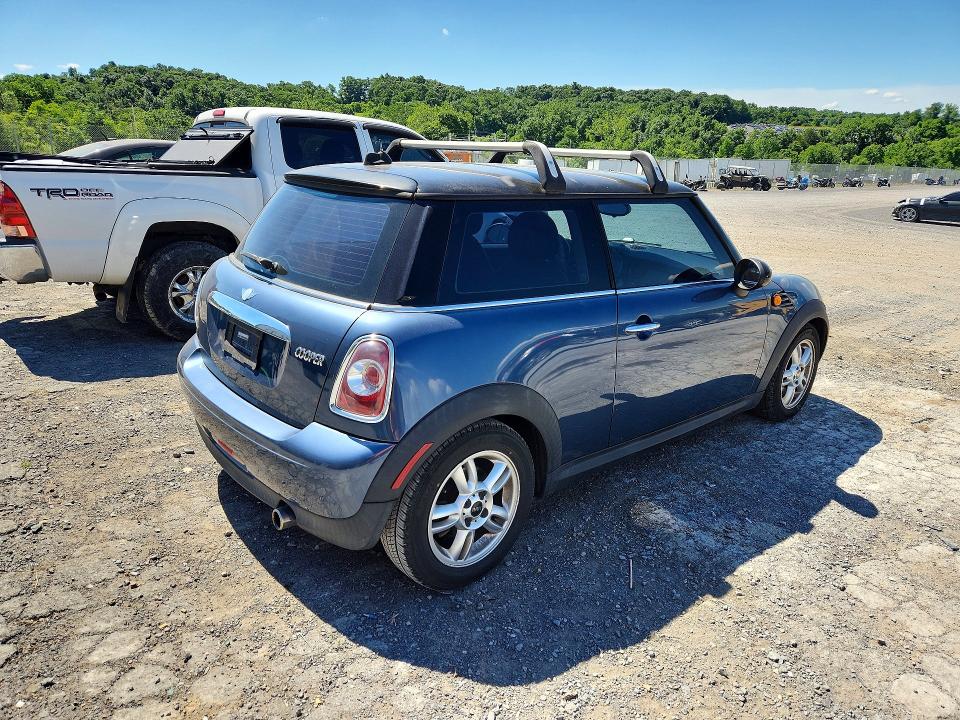 2011 Mini Cooper VIN WMWSU3C59BT096957 COPART salvage auction — SIDE, PA - CERTIFICATE OF SALVAGE, sold $800 on 2026-07-24 (photo 3)