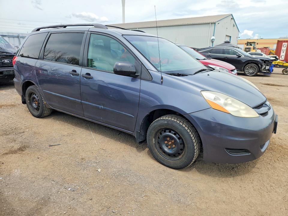 2007 Toyota VIN 5TDZK29C17S076036 COPART salvage auction — MINOR DENT/SCRATCHES, On - Permit No Brand - Unfit, sold $1,250 on 2026-07-29 (photo 4)