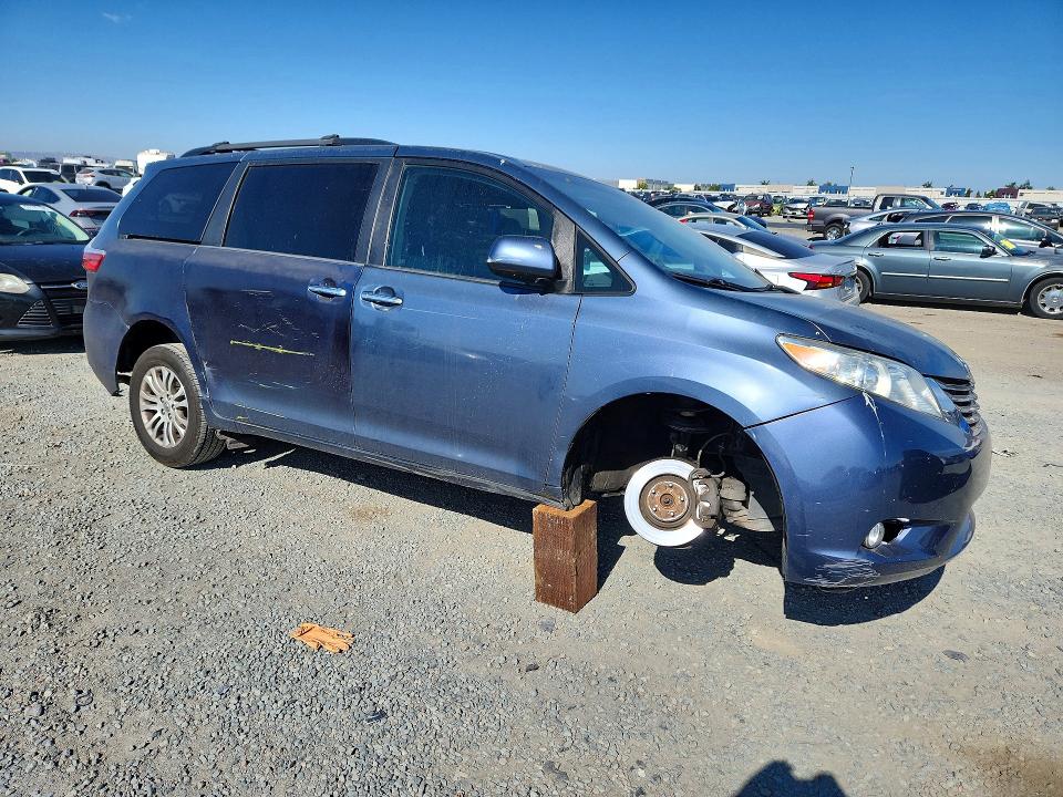 2017 Toyota Sienna VIN 5TDYZ3DC0HS779665 COPART salvage auction — FRONT END, Ca - Salvage Certificate, sold $2,600 on 2026-07-24 (photo 4)