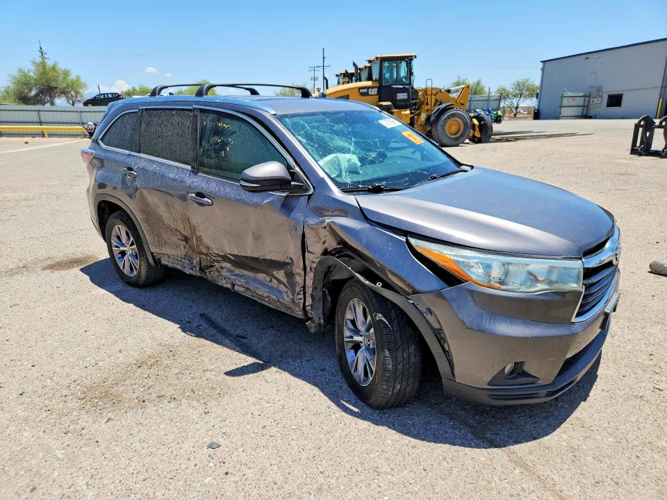 2015 Toyota Highlander VIN 5TDKKRFH9FS093241 COPART salvage auction — SIDE, Az - Cert Of Title - Salvage, sold $4,100 on 2026-07-06 (photo 4)
