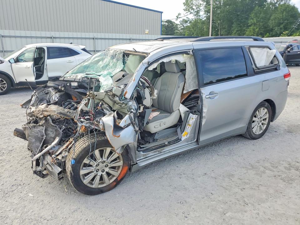 2011 Toyota Sienna VIN 5TDDK3DC7BS005942 COPART salvage auction — FRONT END, Nc - Salvage Certificate Of Title, sold $175 on 2026-07-29 (photo 1)