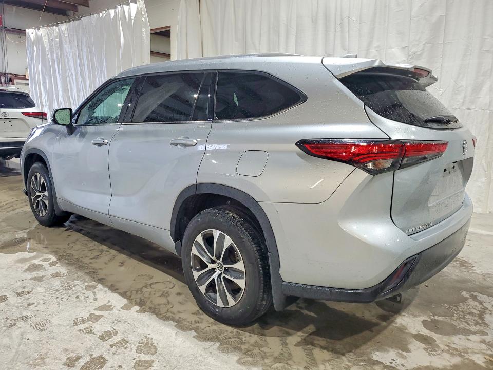2022 Toyota Highlander VIN 5TDHZRBH5NS163425 COPART salvage auction — VANDALISM, Az - Cert Of Title - Salvage, sold $24,300 on 2026-07-06 (photo 2)