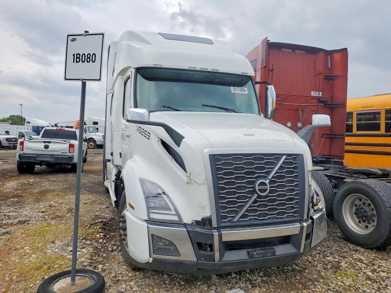 2024 Volvo Vnl VIN 4V4NC9EJ9RN635077 COPART salvage auction — MECHANICAL, IA - CERT OF TITLE-SALVAGE TITLE, sold $15,500 on 2026-07-23 (photo 1)