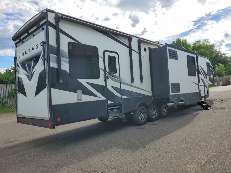 2022 Keystone Voltage VIN 4YDFVTW3XNZ990153 COPART salvage auction — SIDE, MN - CERT OF TITLE-SALVAGE, sold $2,100 on 2026-07-30 (photo 4)