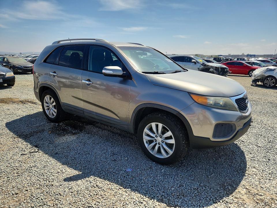 2011 Kia Sorento VIN 5XYKT4A22BG175662 COPART salvage auction — MINOR DENT/SCRATCHES, Ca - Dis/Dlr/Exp Only Clean Title, sold $1,200 on 2026-07-09 (photo 4)