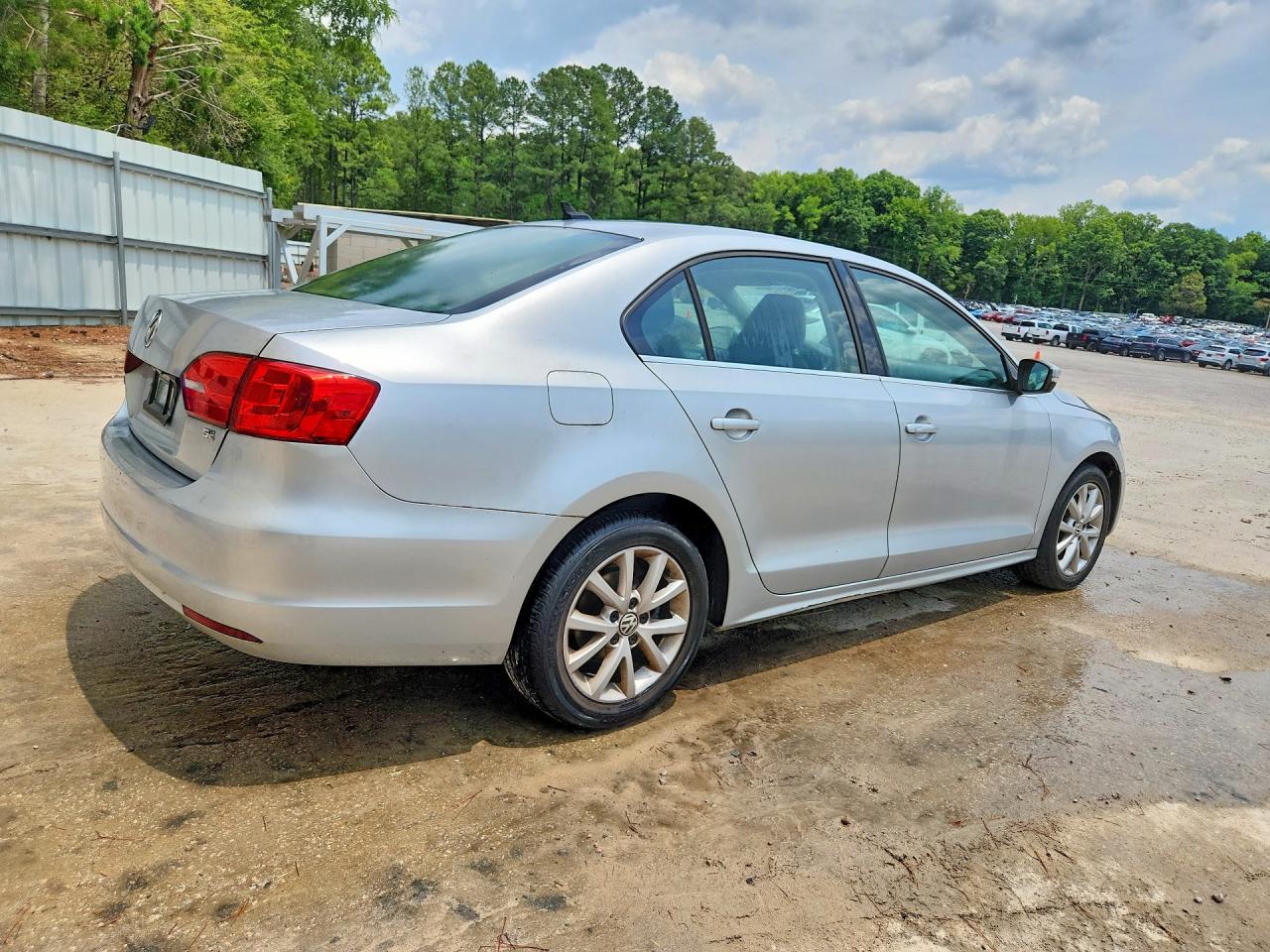 2014 Volkswagen Jetta VIN 3VWD17AJ4EM289447 COPART salvage auction — Minor Dent/Scratches, NC - DEALER ONLY CLEAN TITLE (P), sold $2,050 on 2026-07-07 (photo 3)