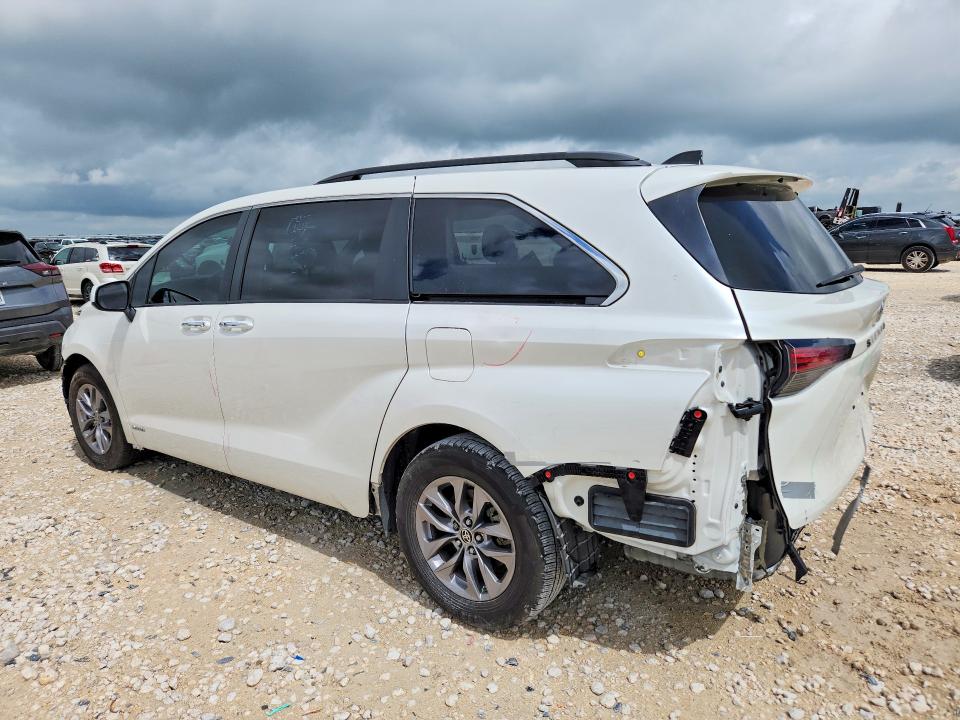 2021 Toyota Sienna VIN 5TDJRKECXMS025810 COPART salvage auction — FRONT END, Tx - Salvage Vehicle Title, sold $14,600 on 2026-07-30 (photo 2)