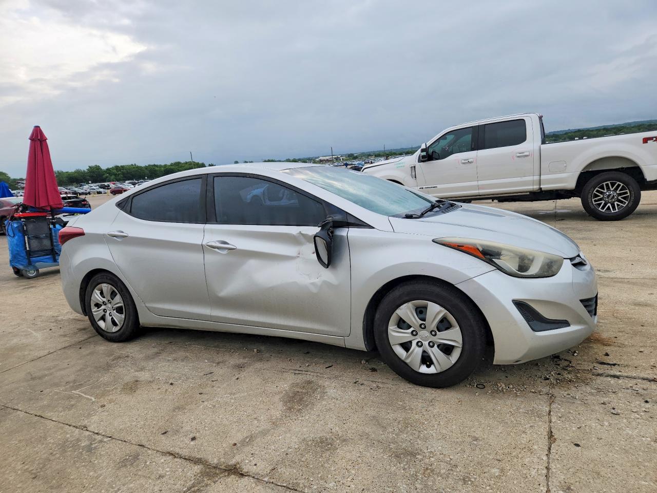 2016 Hyundai Elantra VIN 5NPDH4AE3GH750646 COPART salvage auction — Side, AZ - CERT OF TITLE - SALVAGE, sold $1,800 on 2026-07-09 (photo 4)