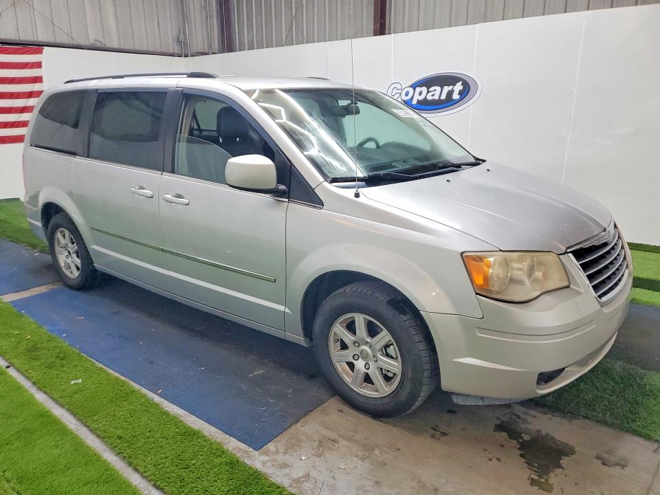 2010 Chrysler Town & country VIN 2A4RR8D13AR386865 COPART salvage auction — NORMAL WEAR, Fl - Certificate Of Title, sold $325 on 2026-07-30 (photo 4)
