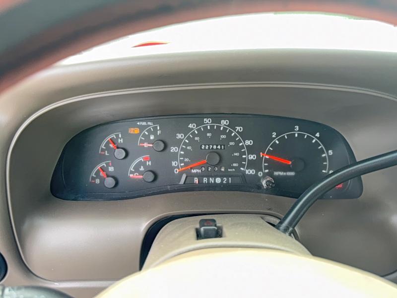 2001 Ford Excursion VIN 1FMNU41SX1EB19210 COPART salvage auction — MINOR DENT/SCRATCHES, Nv - Certificate Of Title (P), sold $6,900 on 2026-07-08 (photo 8)