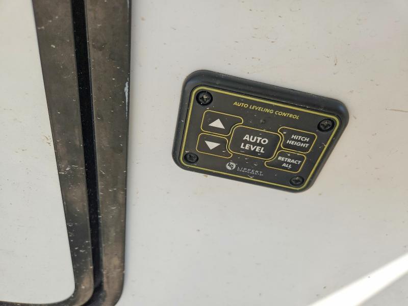 2019 Foresriver VIN 5ZT3WC3BXKG003135 COPART salvage auction — HAIL, MS - CERT OF TITLE - HAIL SALVAGE, sold $3,150 on 2026-07-23 (photo 8)