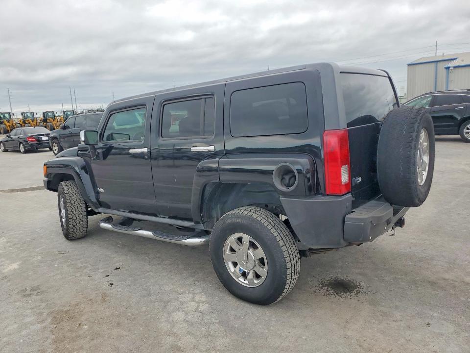 2010 Hummer H3 VIN 5GTMNJEE0A8114962 COPART salvage auction — MINOR DENT/SCRATCHES, OK - CERTIFICATE OF TITLE (P), sold $1,600 on 2026-07-10 (photo 2)
