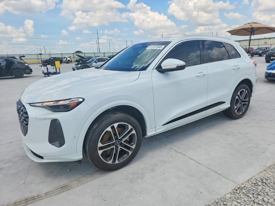 2025 Audi Q5 VIN WA11AAGU1S2025555 COPART salvage auction — WATER/FLOOD, Tx - Salvage Title-Flood Damage, sold $22,200 on 2026-07-14 (photo 1)