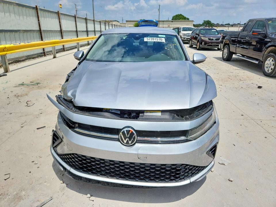 2025 Volkswagen VIN 3VW5X7BUXSM016620 COPART salvage auction — FRONT END, Tx - Salvage Vehicle Title, sold $4,650 on 2026-07-31 (photo 5)