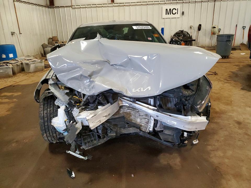 2022 Kia K5 VIN 5XXG64J2XNG156136 COPART salvage auction — FRONT END, Fl - Certificate Of Destruction, sold $2,300 on 2026-07-31 (photo 5)