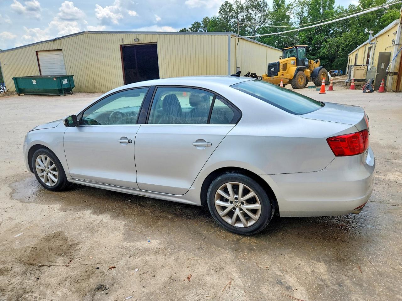 2014 Volkswagen Jetta VIN 3VWD17AJ4EM289447 COPART salvage auction — Minor Dent/Scratches, NC - DEALER ONLY CLEAN TITLE (P), sold $2,050 on 2026-07-07 (photo 2)