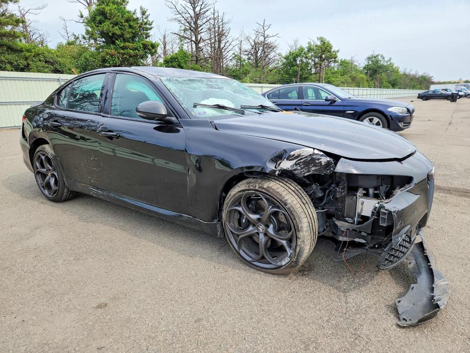 2019 Alfa romeo Giulia VIN ZARFANAN5K7621913 COPART salvage auction — ROLLOVER, Ny - Mv-907A Salvage Certificate, sold $700 on 2026-07-20 (photo 4)