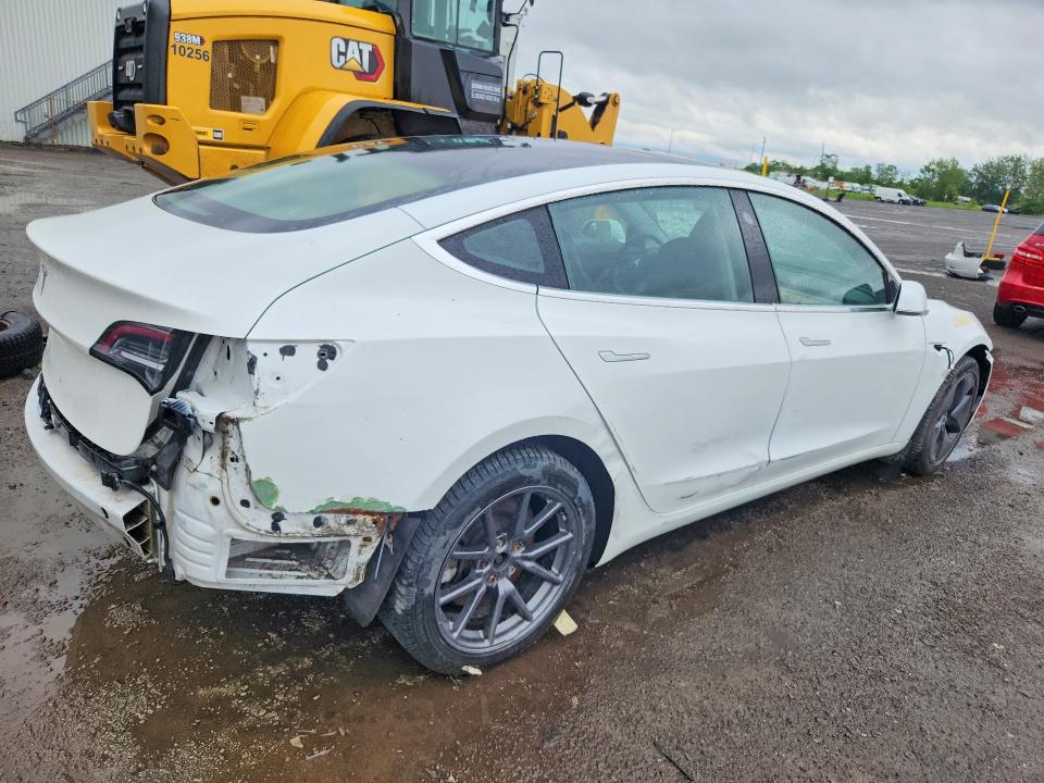 2018 Tesla Model 3 VIN 5YJ3E1EA7JF104008 COPART salvage auction — SIDE, Qc - Gravement Accidente, sold $5,300 on 2026-07-21 (photo 3)