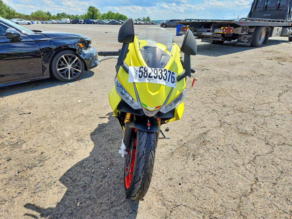 2022 Aprilia VIN ZD4KSUG09NS000112 COPART salvage auction — FRONT END, Pa - Certificate Of Salvage, sold $4,150 on 2026-07-07 (photo 2)