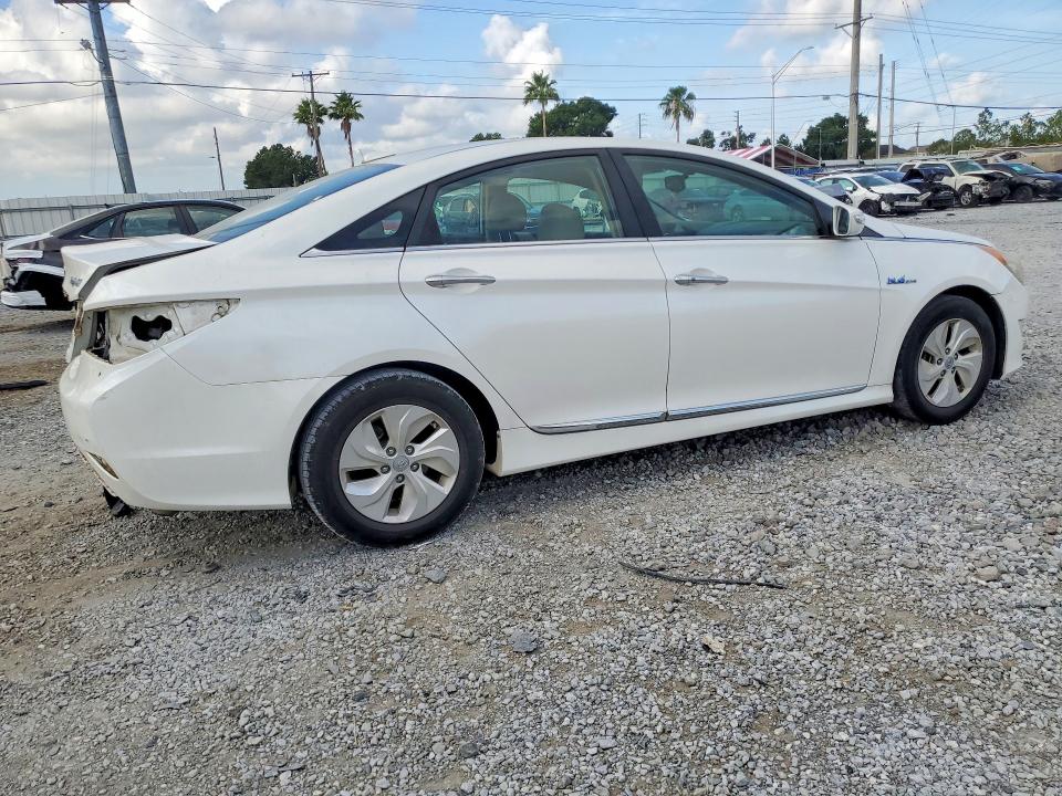 2015 Hyundai Sonata VIN KMHEC4A4XFA133529 COPART salvage auction — REAR END, FL - CERT OF TITLE SLVG REBUILDABLE, sold $1,400 on 2026-07-24 (photo 3)