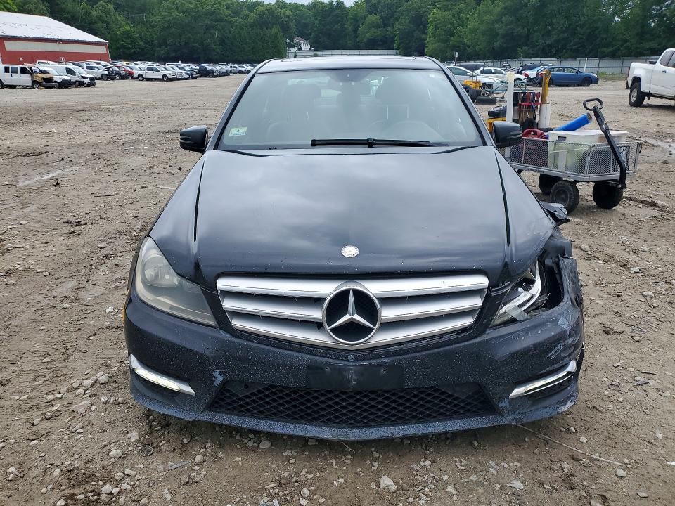 2013 Mercedes-benz VIN WDDGF8AB4DA774284 COPART salvage auction — SIDE, Ma - Cert Of Title-Reconstrctd Coll, sold $80 on 2026-08-17 (photo 5)
