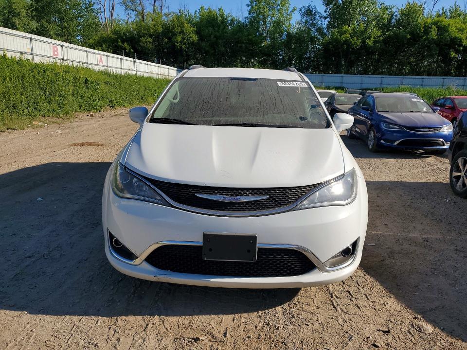 2020 Chrysler Pacifica VIN 2C4RC1FG9LR136601 COPART salvage auction — MINOR DENT/SCRATCHES, Mi - Dealer Only Clean Title, sold $4,300 on 2026-07-21 (photo 5)