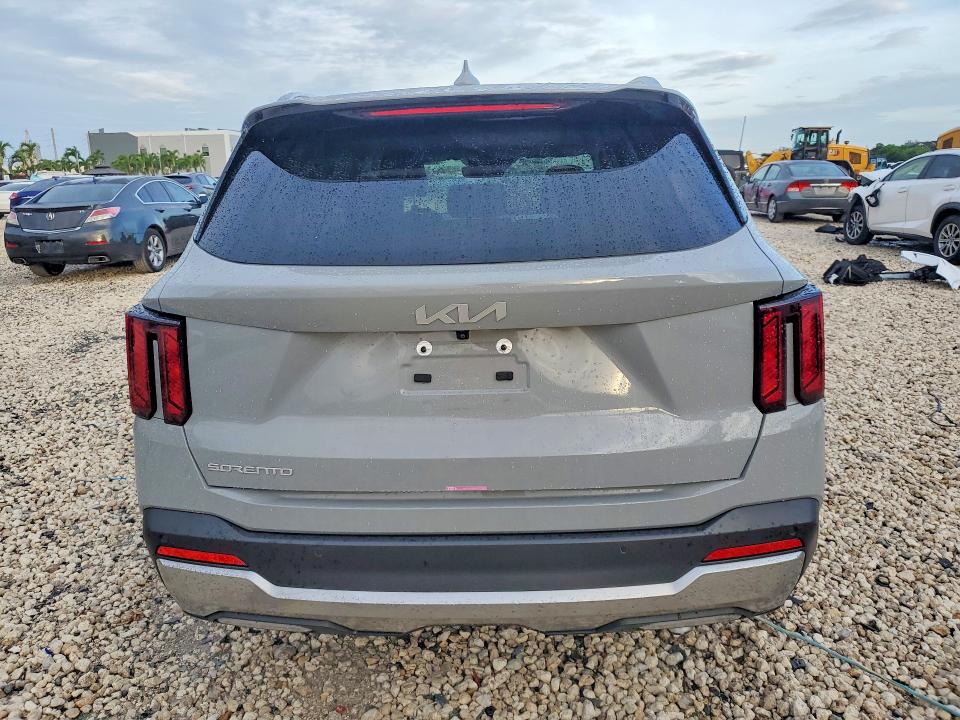 2025 Kia Sorento VIN 5XYRL4JC0SG378363 COPART salvage auction — SIDE, Fl - Cert Of Title Slvg Rebuildable, sold $10,200 on 2026-07-28 (photo 6)
