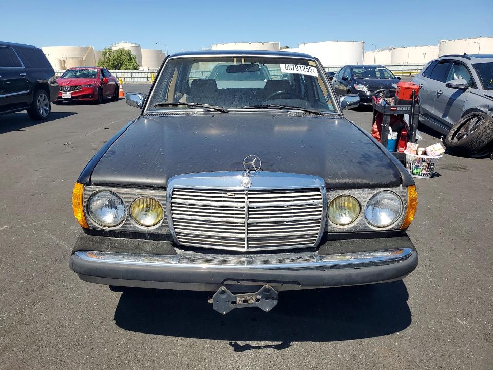 1982 Mercedes-benz 300 VIN WDBAB33A3CB013238 COPART salvage auction — VANDALISM, Ca - Salvage Certificate, sold $500 on 2026-07-08 (photo 5)
