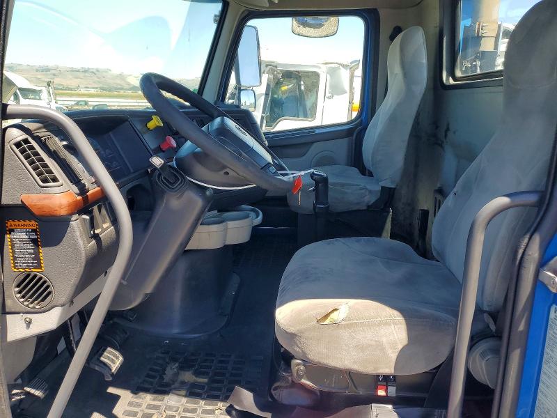 2011 Volvo Vnl VIN 4V4NC9DFXBN535654 COPART salvage auction — MINOR DENT/SCRATCHES, Ca - Certificate Of Title (P), sold $1,600 on 2026-07-07 (photo 5)