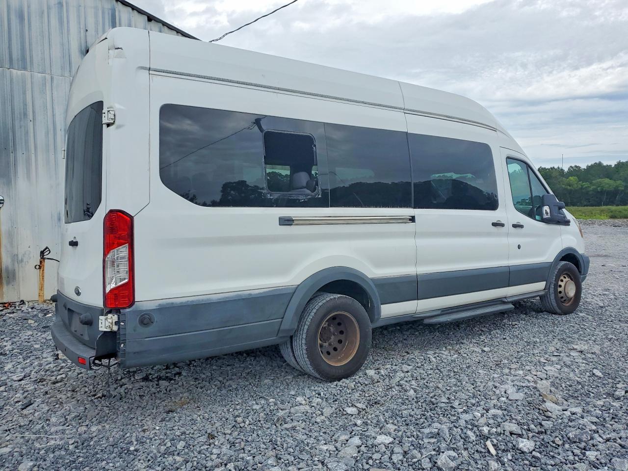 2015 Ford Transit VIN 1FBVU4XG0FKA13210 COPART salvage auction — Rear End, Ct - Clean Title, sold $5,800 on 2026-09-24 (photo 3)