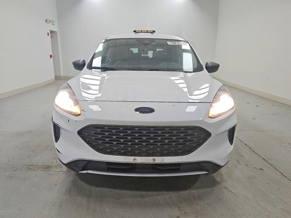 2022 Ford Escape VIN 1FMCU0F62NUB66321 COPART salvage auction — MINOR DENT/SCRATCHES, Md - Certificate Of Title, sold $8,400 on 2026-10-08 (photo 5)