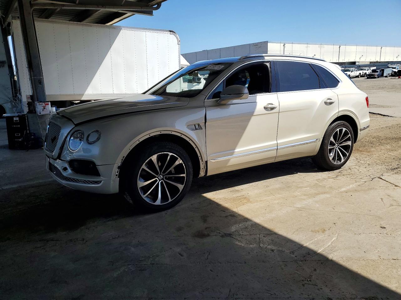 2018 Bentley Bentayga VIN SJAAC4ZV4JC018083 — COPART salvage auction photo
