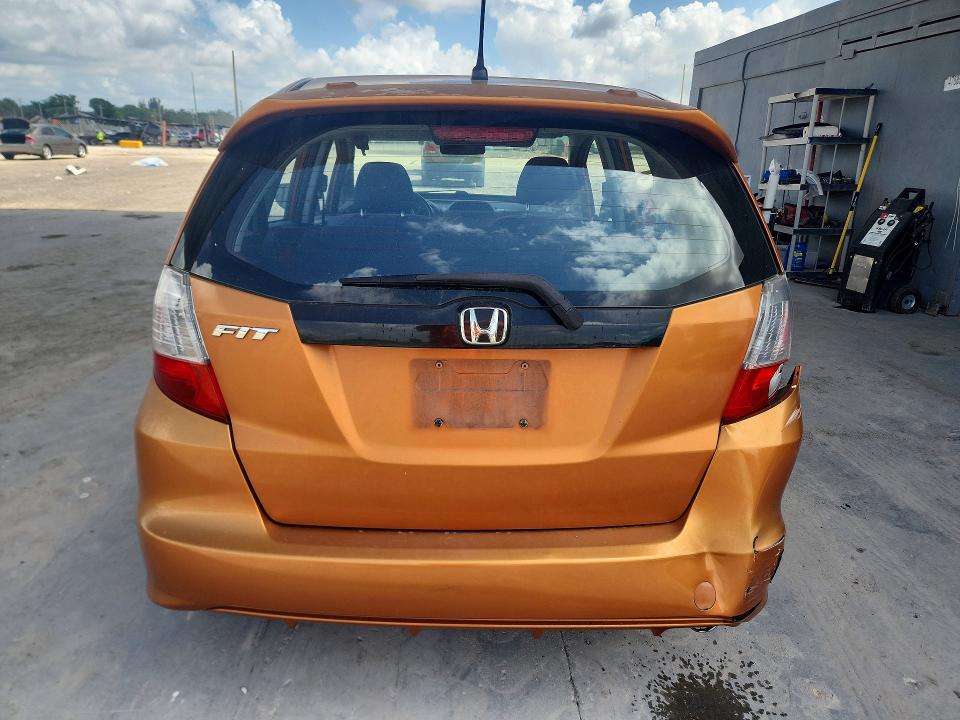 2011 Honda Fit VIN JHMGE8H55BC012630 COPART salvage auction — REAR END, Fl - Cert Of Title Slvg Rebuildable, sold $300 on 2026-07-21 (photo 6)
