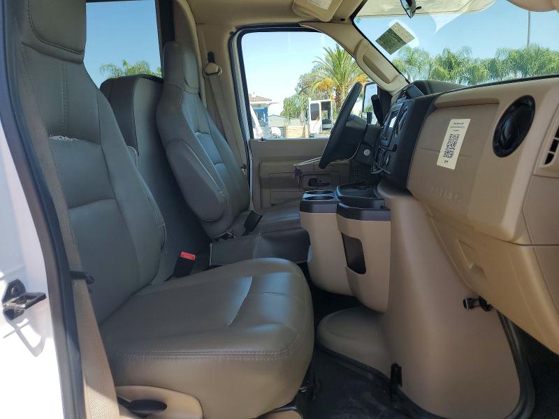 2024 Ford E-350 VIN 1FDWE3FN1RDD01913 COPART salvage auction — NORMAL WEAR, Mt - Dis/Dlr/Exp Only Clean Title (P), sold $35,000 on 2026-07-17 (photo 5)