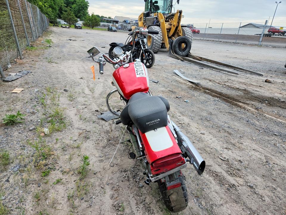 1997 Honda Vt1100 VIN 1HFSC180XVA101628 COPART salvage auction — NORMAL WEAR, Pa - Cert Of Salvage-Formerly Aband, sold $575 on 2026-07-06 (photo 4)
