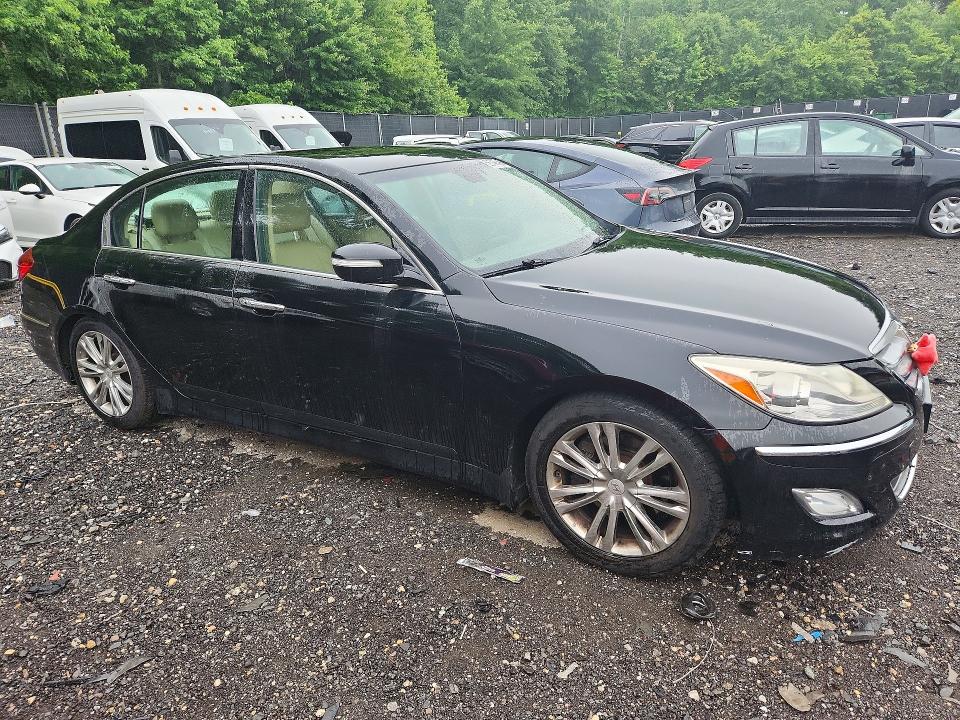 2013 Hyundai Genesis VIN KMHGC4DDXDU236773 COPART salvage auction — SIDE, Md - Cert Of Salvage > 75% Damage, sold $275 on 2026-07-24 (photo 4)