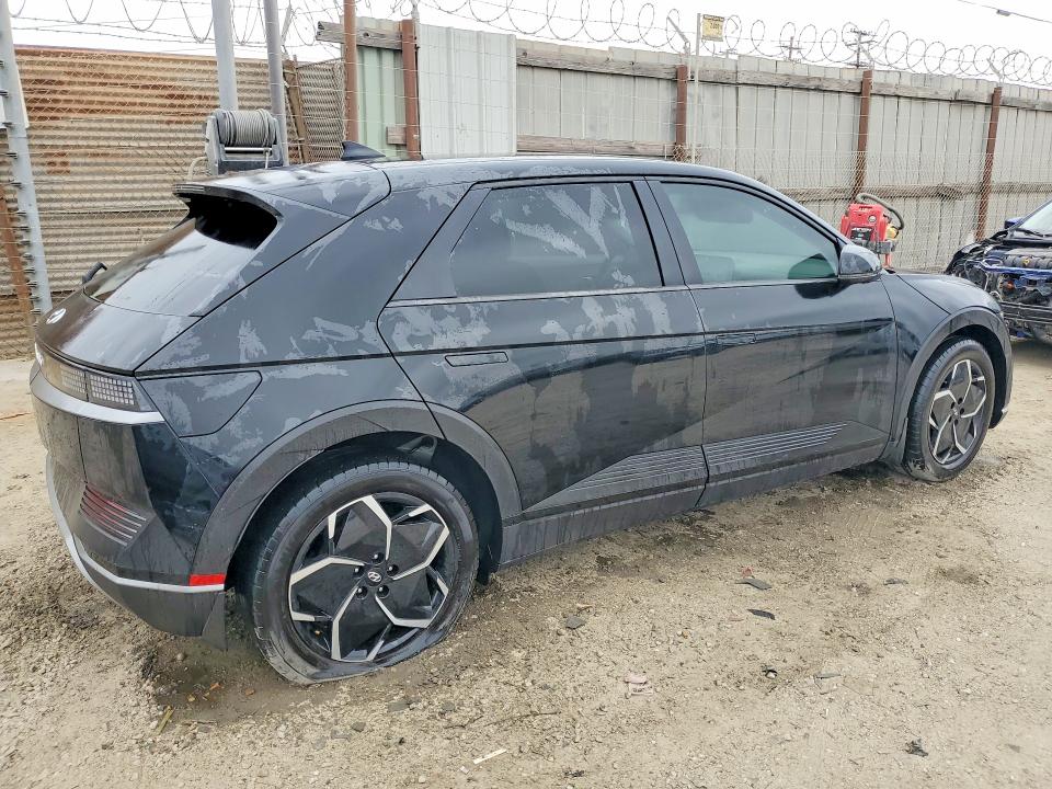 2024 Hyundai Ioniq 5 VIN KM8KN4DE2RU339142 COPART salvage auction — WATER/FLOOD, Ca - Non-Repairable Vehicle Cert, sold $7,600 on 2026-07-16 (photo 3)