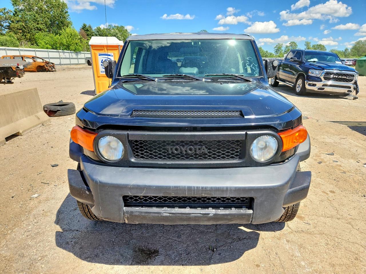 2008 Toyota FJ Cruiser VIN JTEBU11FX8K032925 COPART salvage auction — Mechanical, IL - CERT OF TITLE-CORRECTED, sold $2,700 on 2026-07-02 (photo 5)