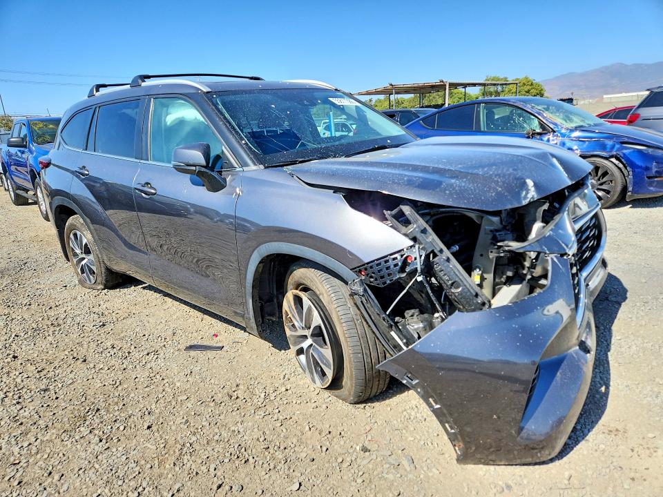 2023 Toyota Highlander VIN 5TDKDRAH4PS526807 COPART salvage auction — FRONT END, Ca - Salvage Certificate, sold $9,500 on 2026-07-31 (photo 4)