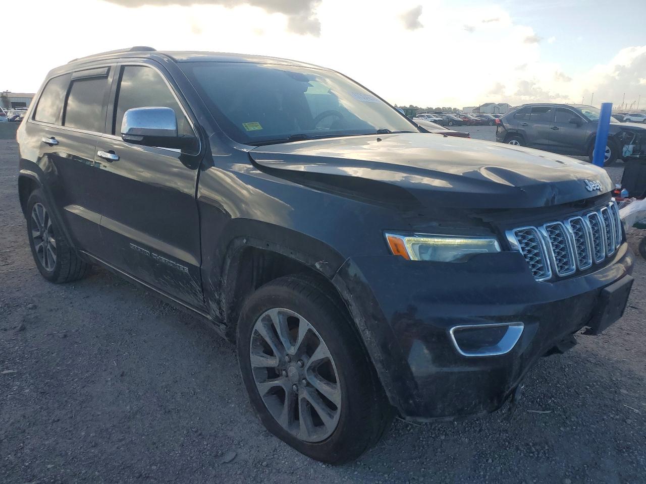 2017 Jeep Grand Cherokee VIN 1C4RJECG0HC789044 COPART salvage auction — Side, TX - SALVAGE VEHICLE TITLE, sold $3,250 on 2026-07-09 (photo 4)