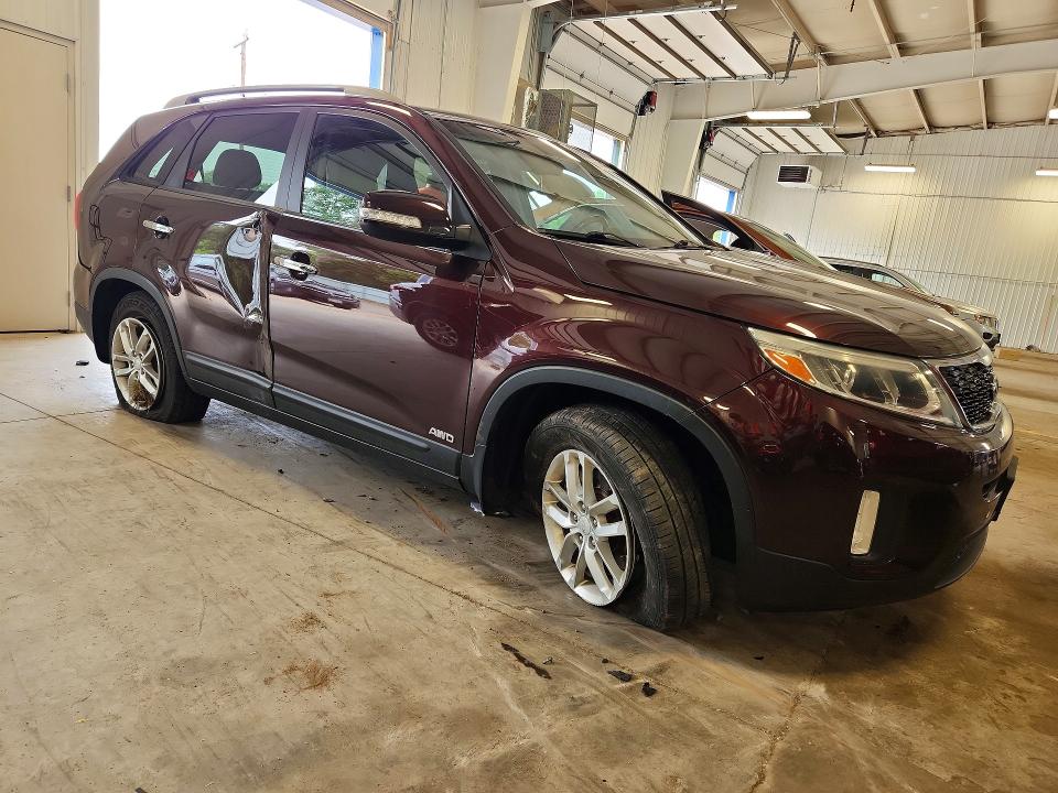 2015 Kia Sorento VIN 5XYKTCA6XFG618000 COPART salvage auction — SIDE, Salvage Title, sold $900 on 2026-07-23 (photo 4)