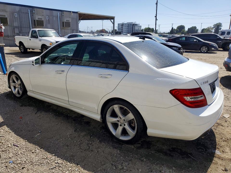 2014 Mercedes-benz C-klasse VIN WDDGF4HB2EA965606 COPART salvage auction — NORMAL WEAR, Mt - Dis/Dlr/Exp Only Clean Title, sold $1,300 on 2026-07-27 (photo 2)