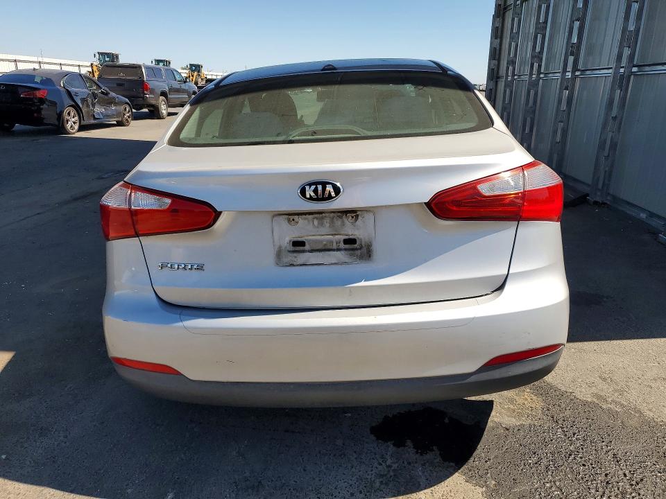 2015 Kia Forte VIN KNAFX4A62F5399535 COPART salvage auction — FRONT END, Ca - Salvage Certificate, sold $925 on 2026-07-13 (photo 6)