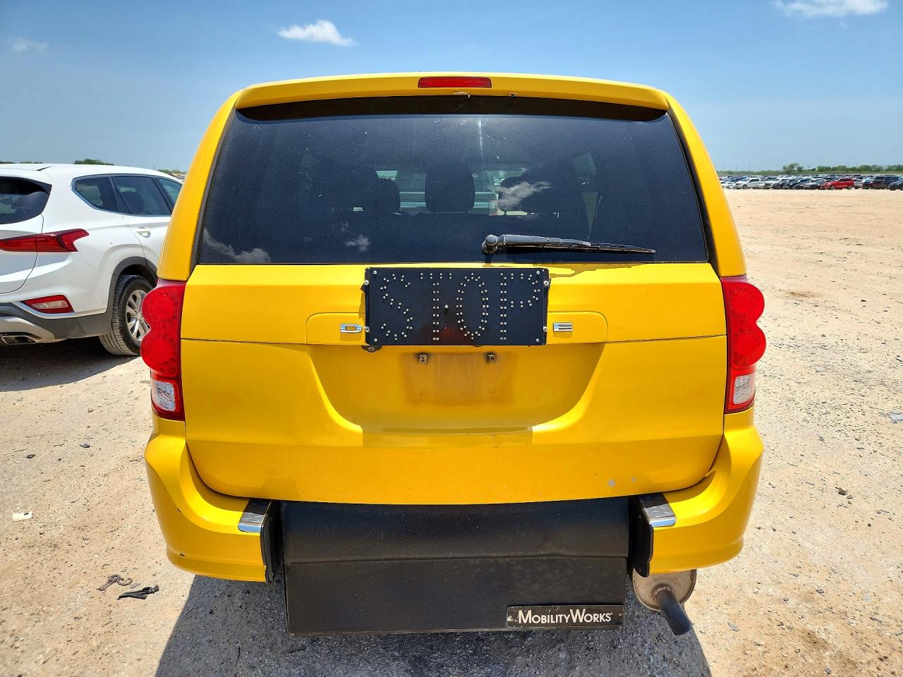 2019 Dodge Grand Caravan VIN 2C4RDGBG9KR754361 COPART salvage auction — Minor Dent/Scratches, TX - CERTIFICATE OF TITLE, sold $1,350 on 2026-07-03 (photo 6)